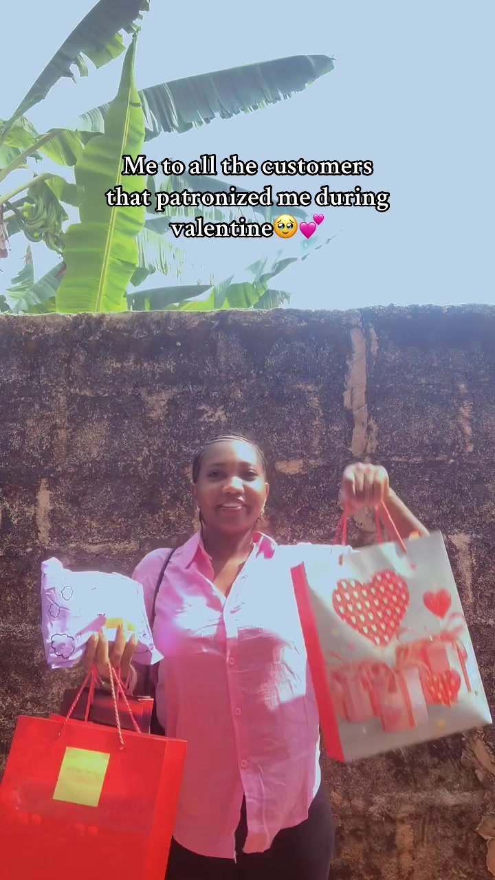 @Jewelry vendor in Benin