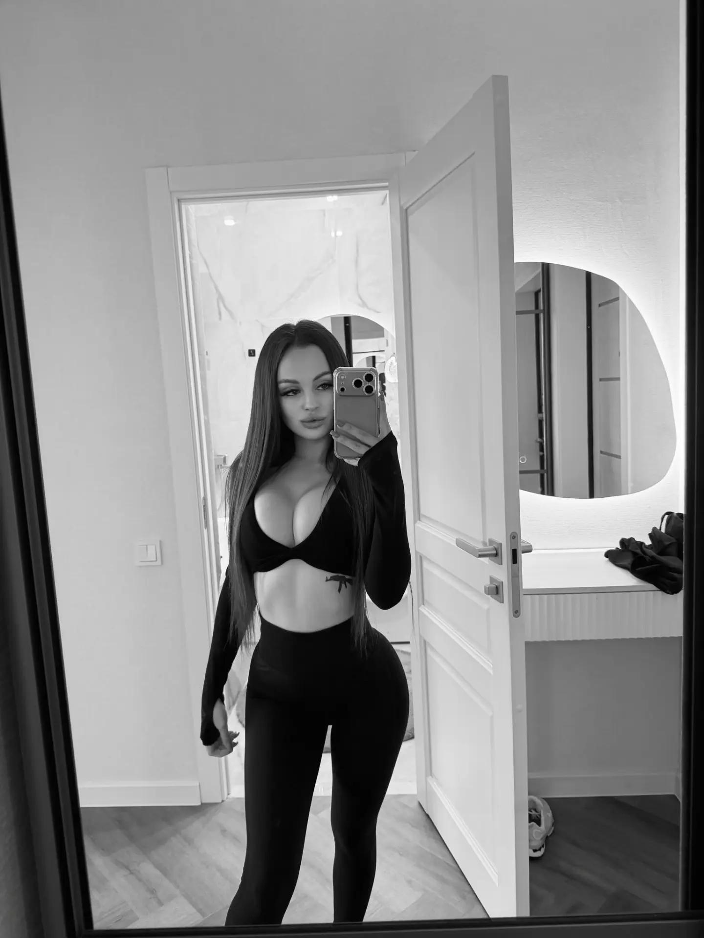 @_leggins69_