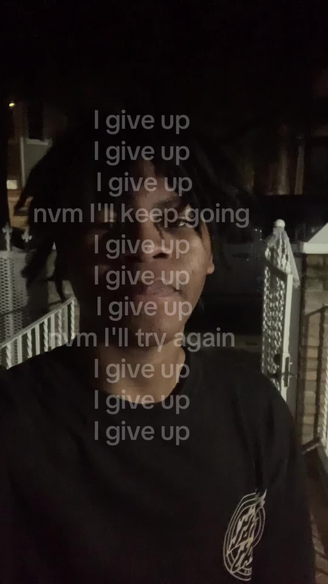 @⁥