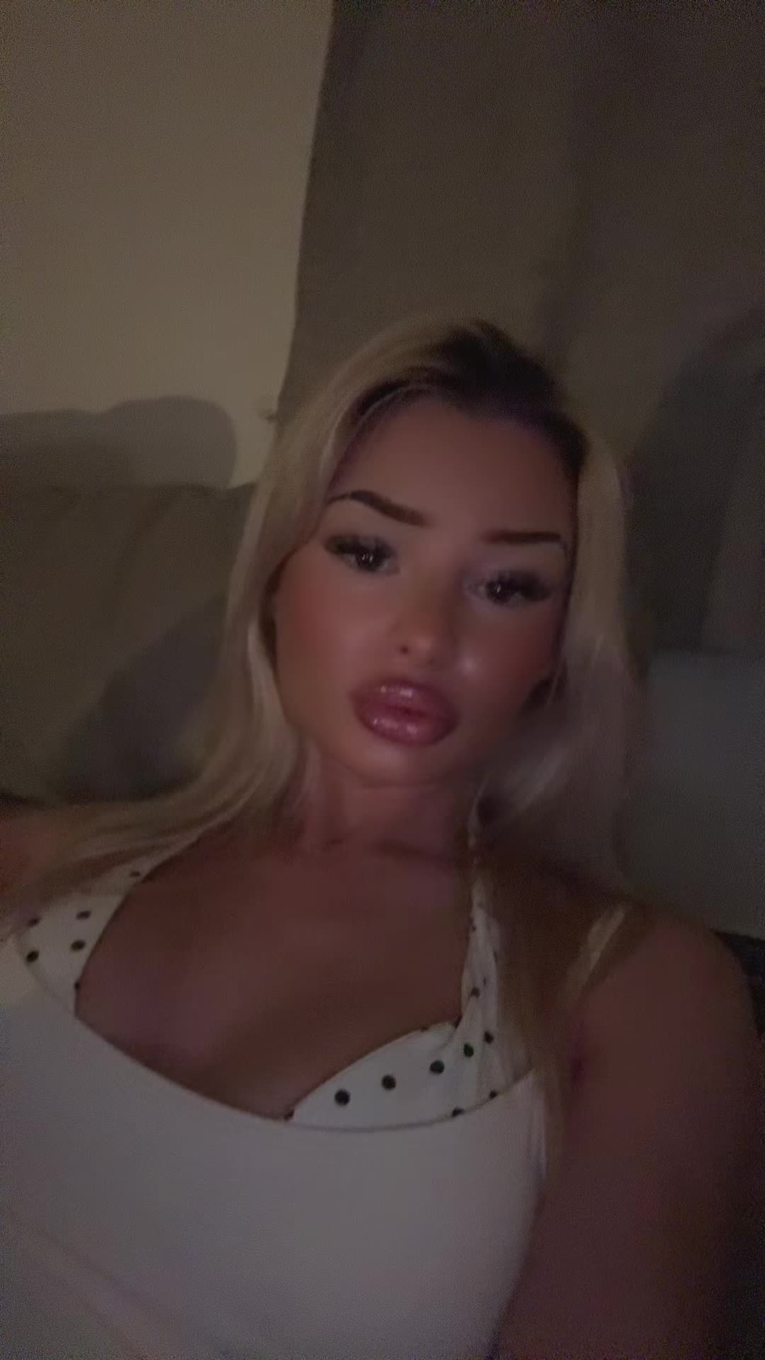 @Elliequigley