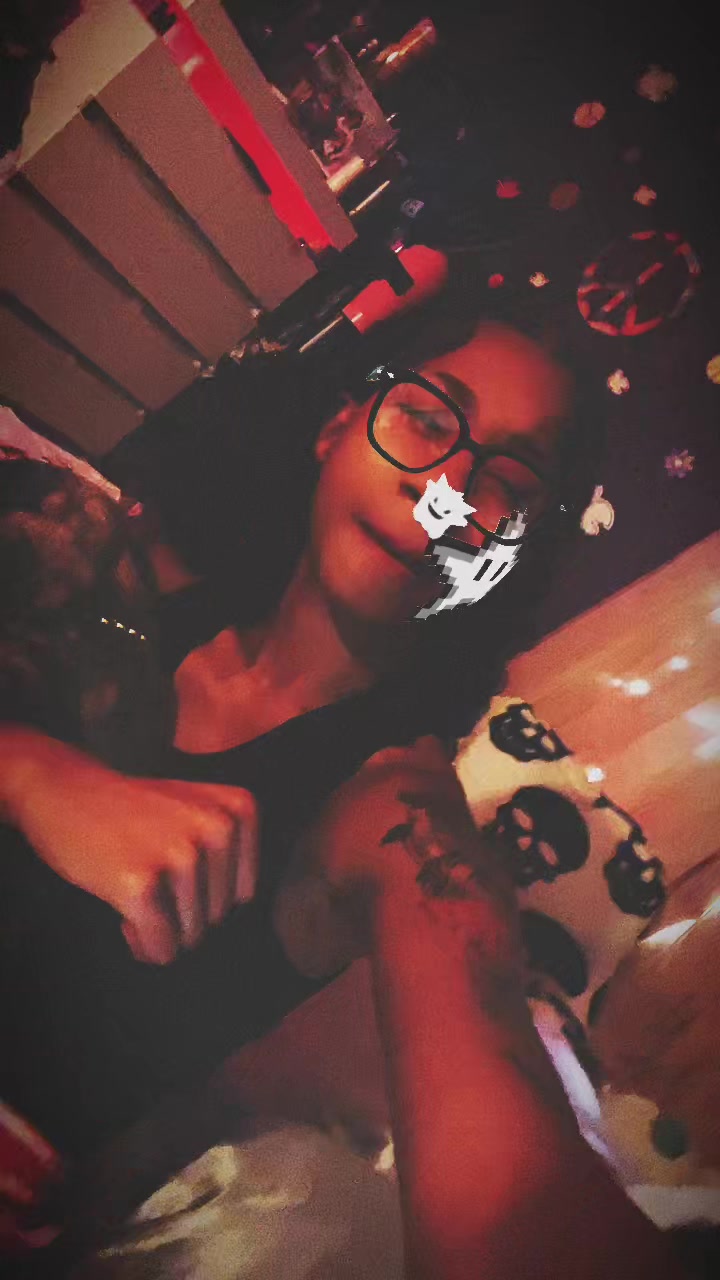 @Imwhatyourhoneeds_