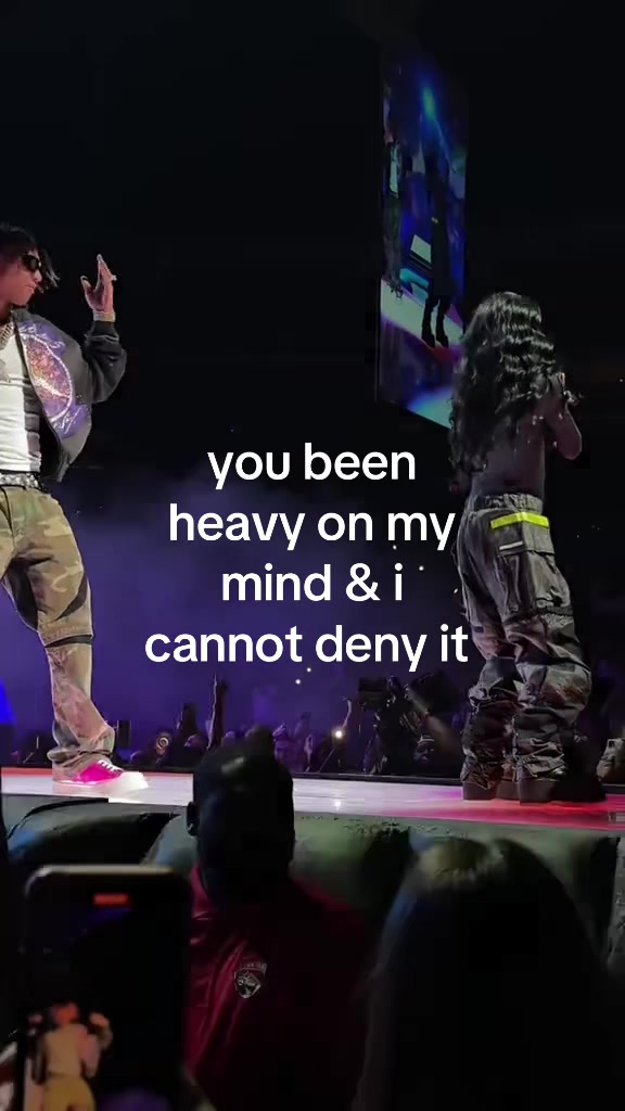 @⃟