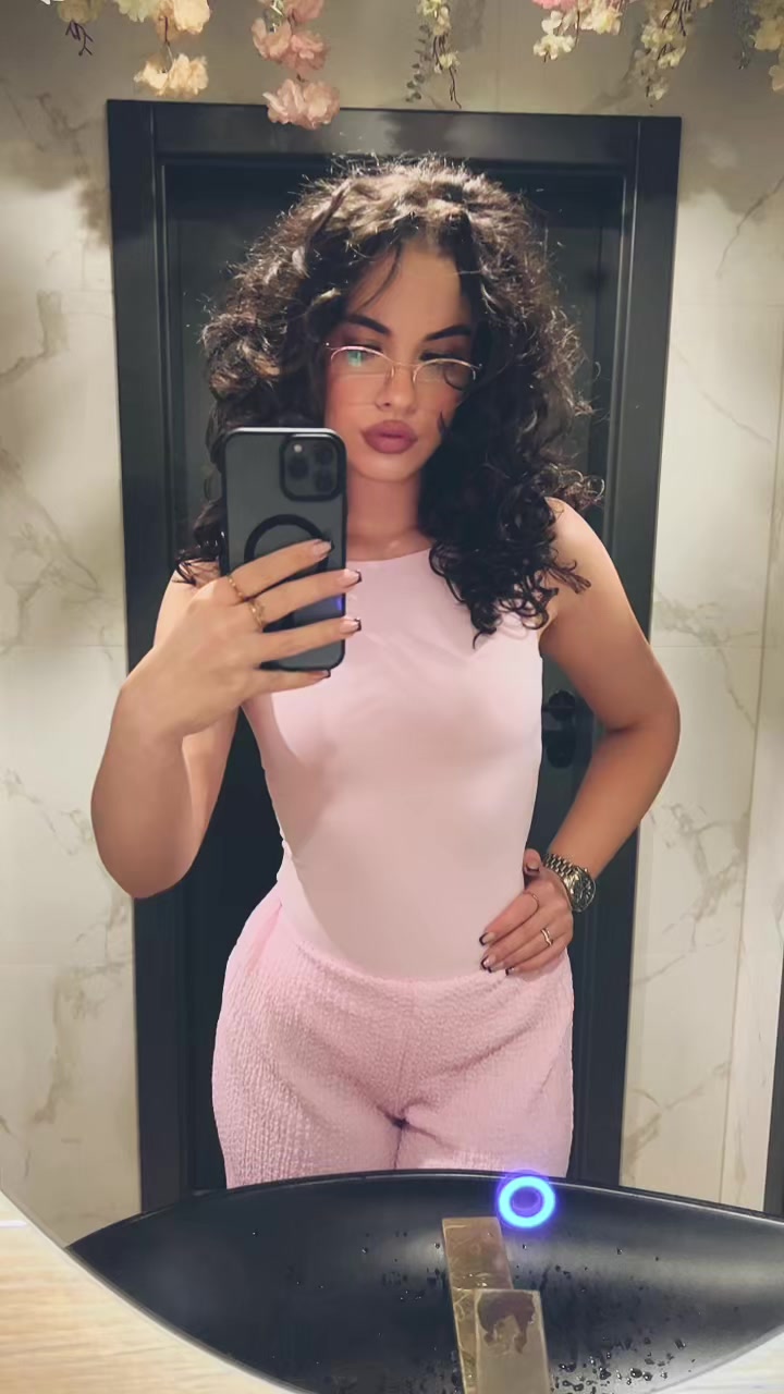 @𝑽𝒂𝒍𝒆💋