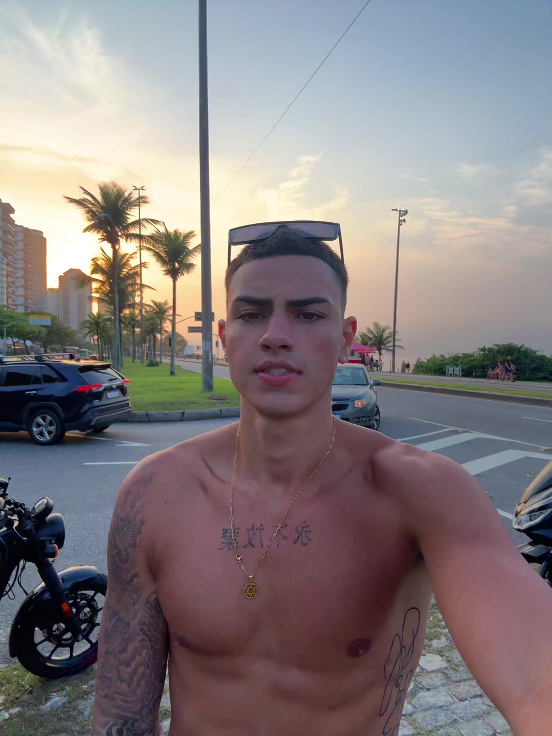 @Brando23