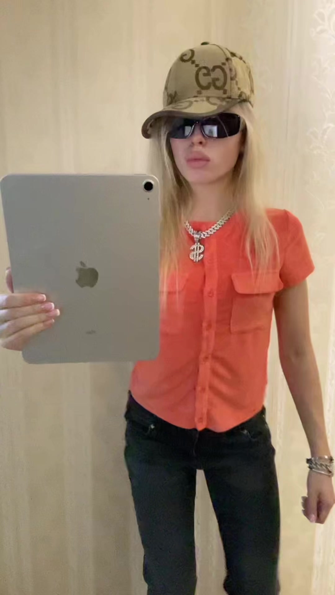@lizzitak