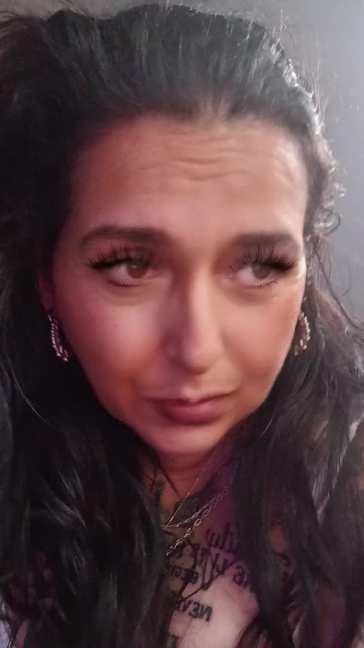 @Martina🙃😃🤪H&ouml;l&aacute;🥰