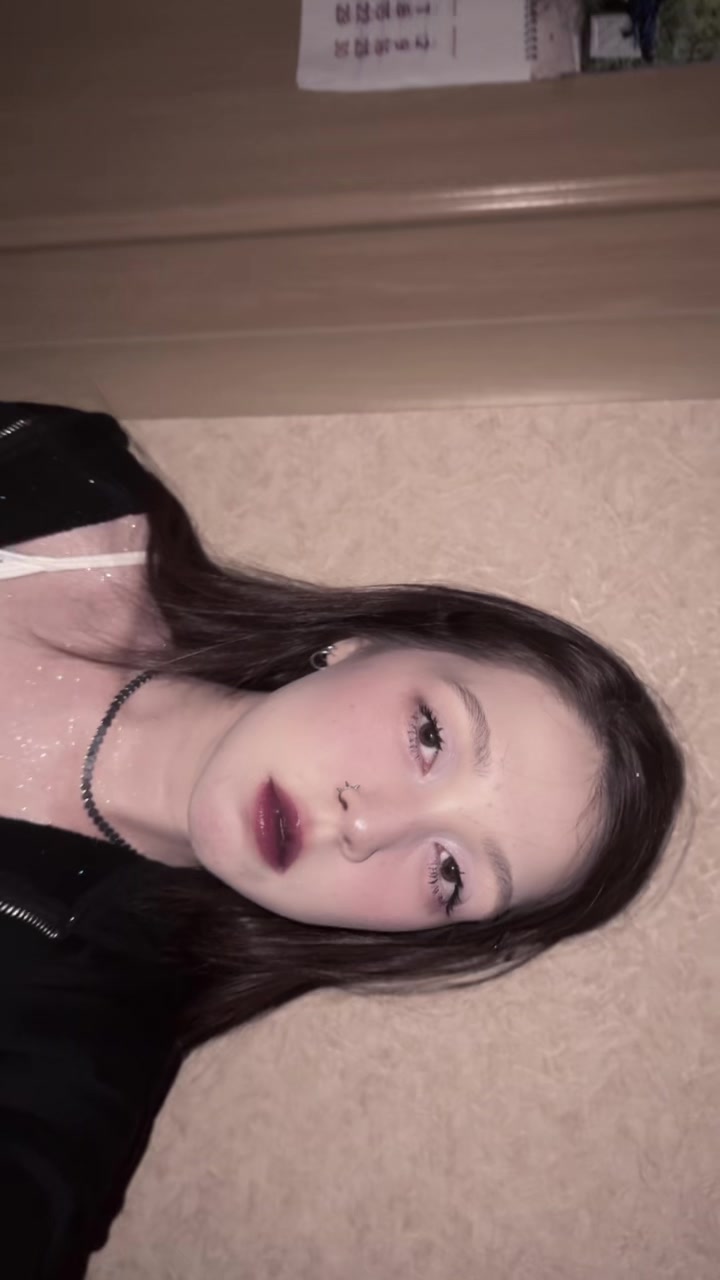 @Собаки лают на королеву