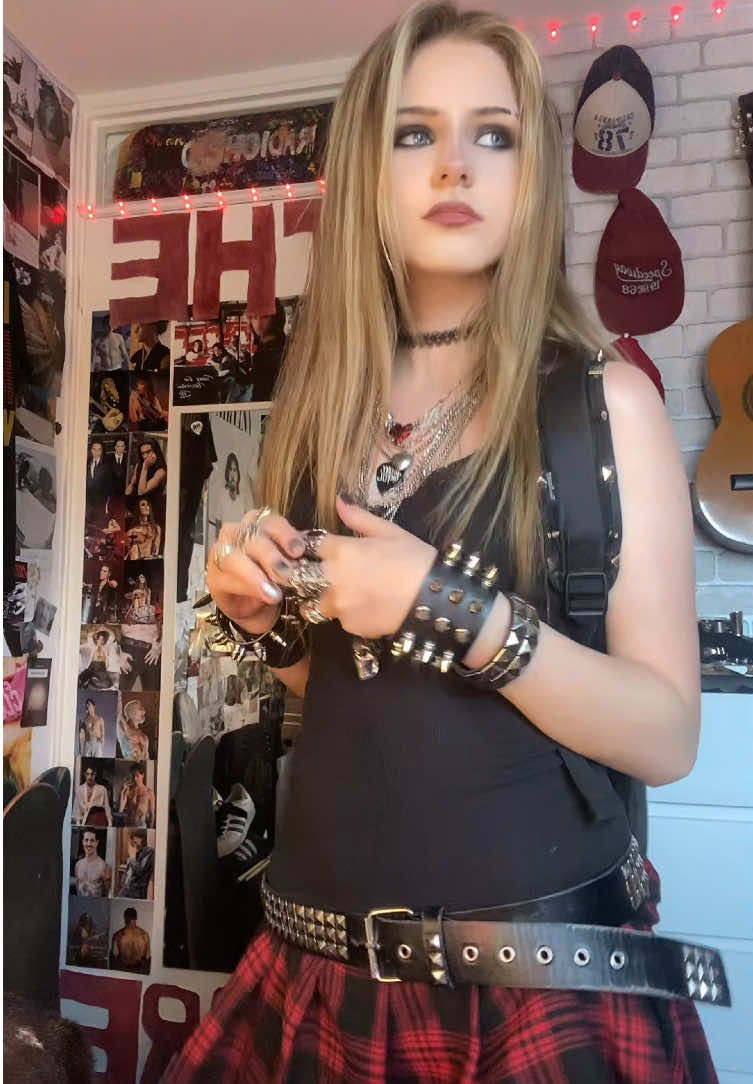 @𝐋𝐈𝐋𝐒🎸