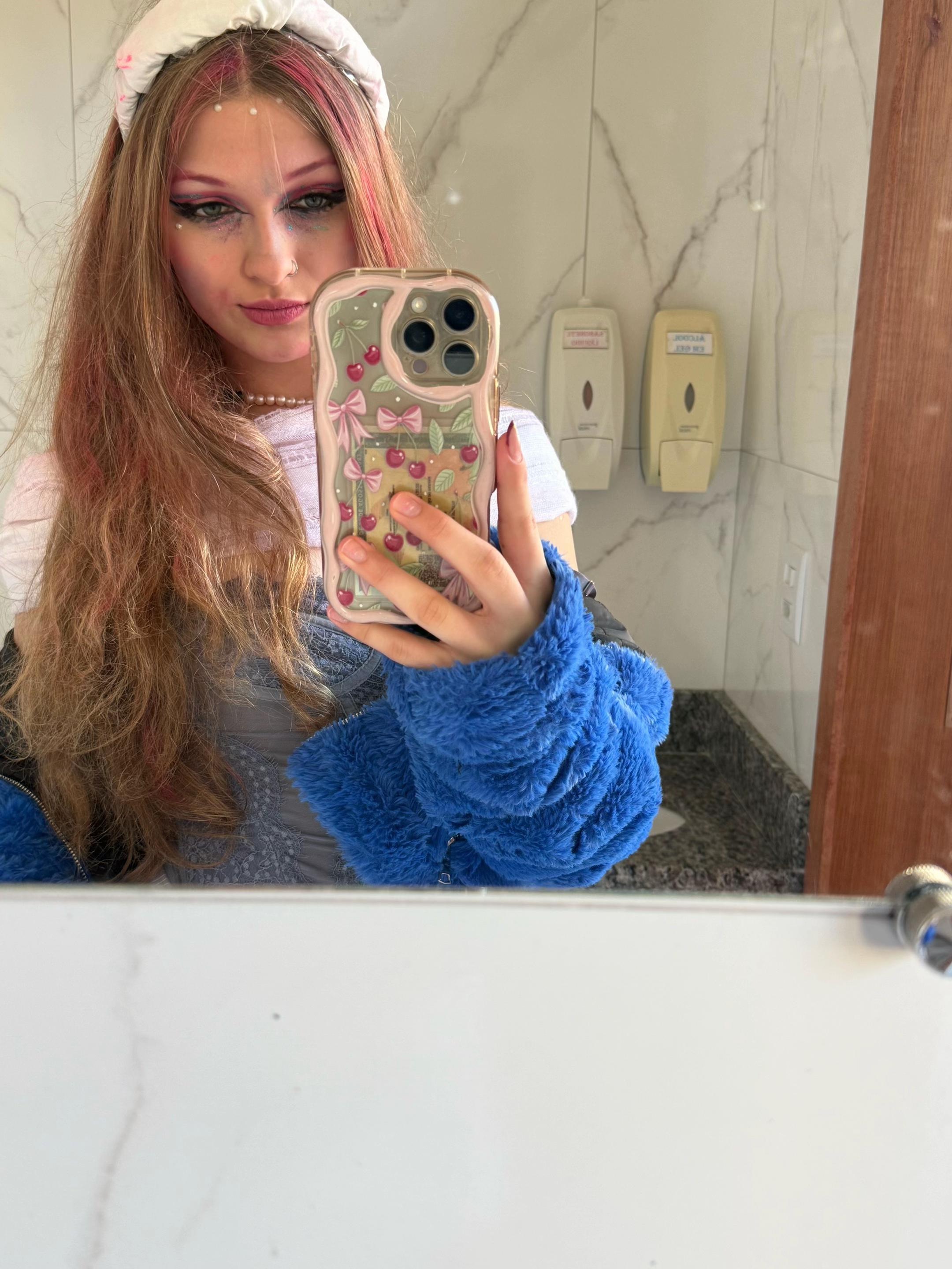@🧜🏻&zwj;♀️