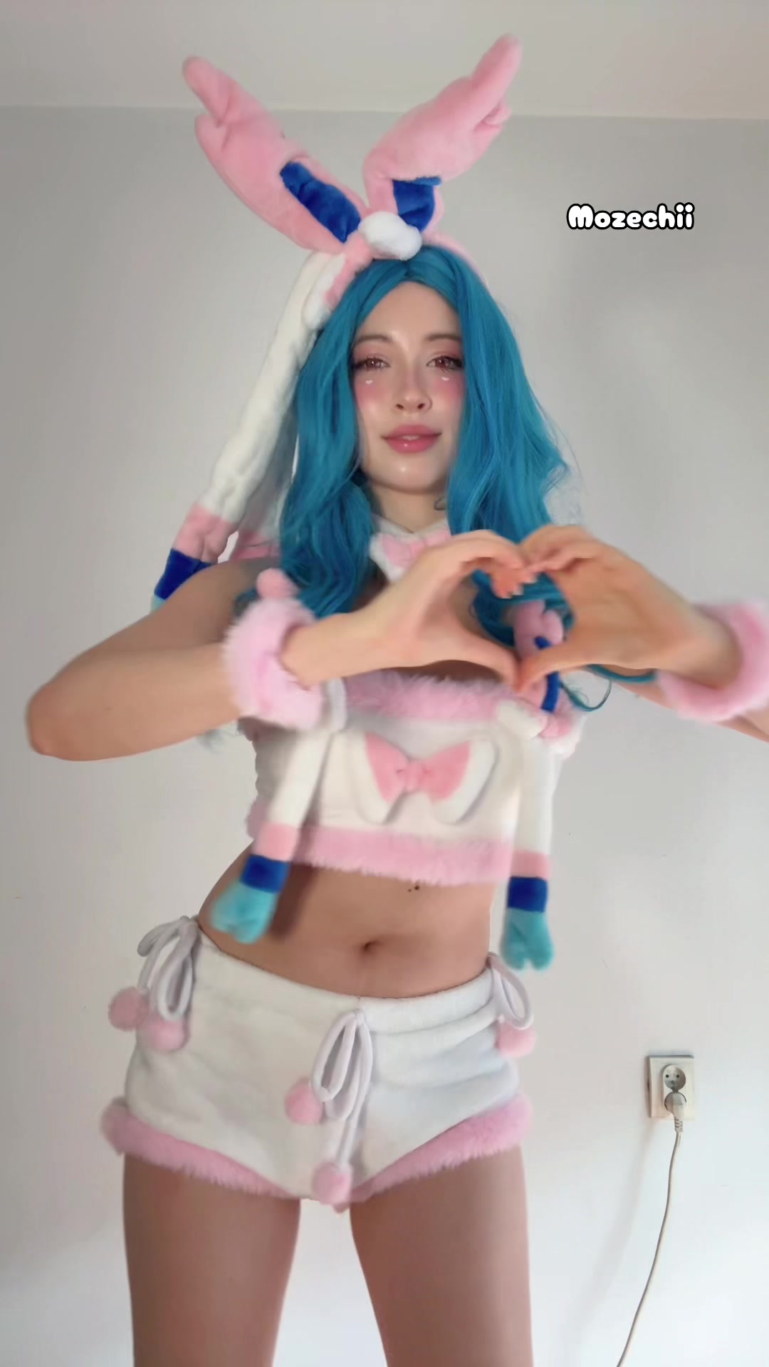 @Mozechii
