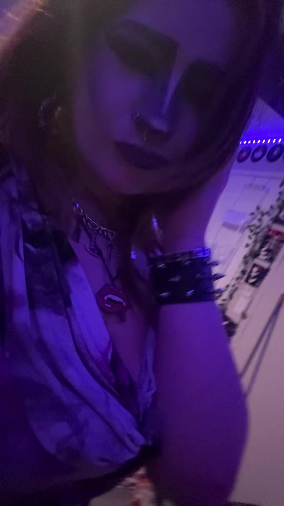 @𝔞𝔰𝔱𝔯𝔞 🦇