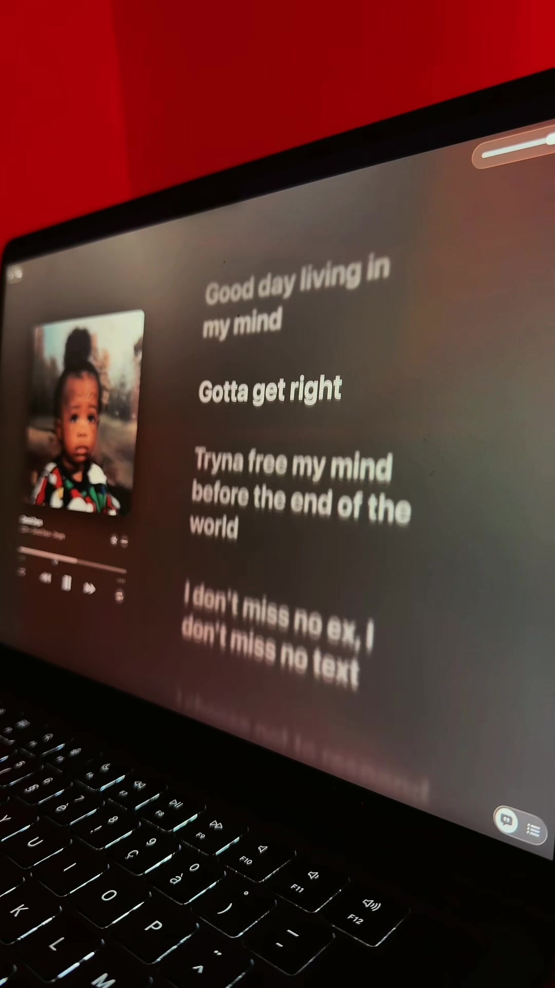 @🎧