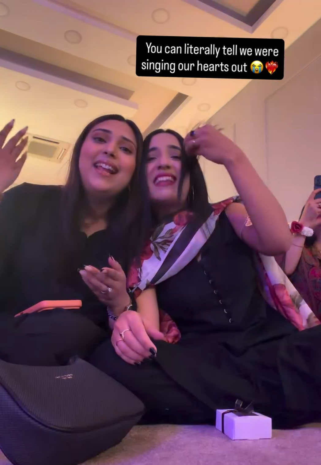 @Zainab chaudhry 🏴