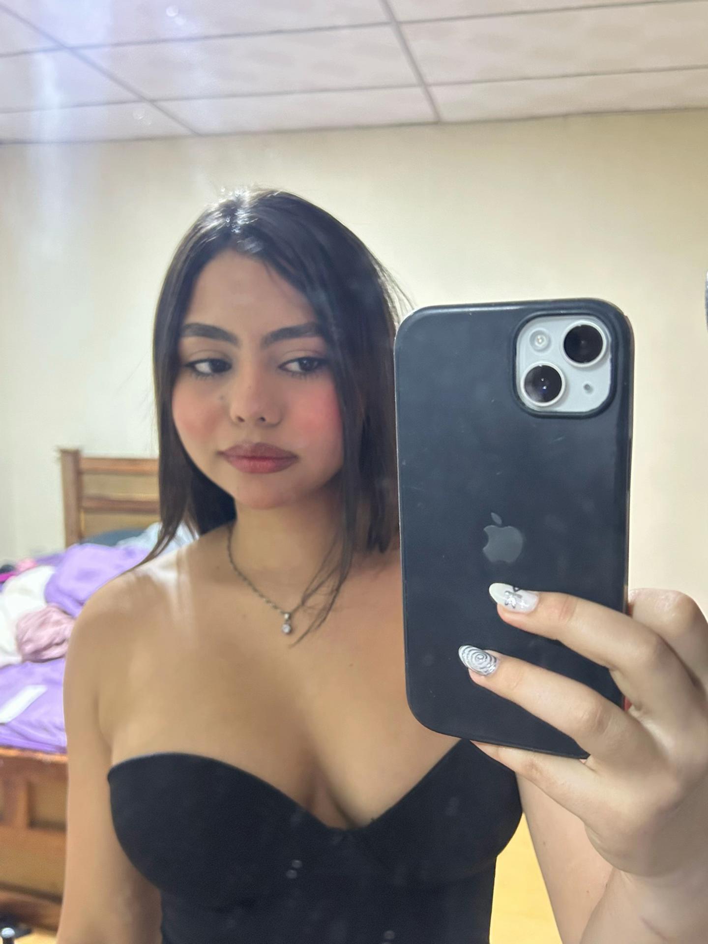 @Vickymedina
