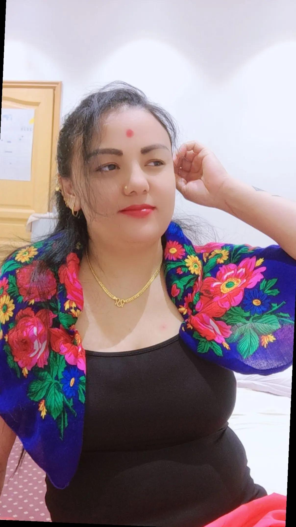 @jinny shahi thakrui👩&zwj;❤️&zwj;👨❤️
