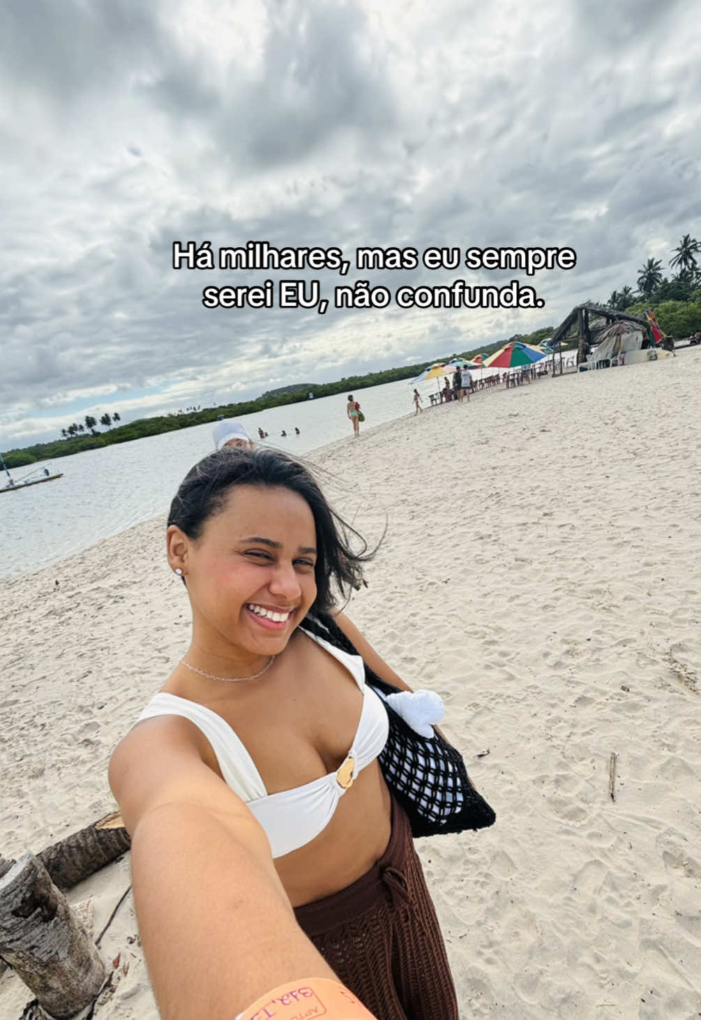 @Ana Karolayne
