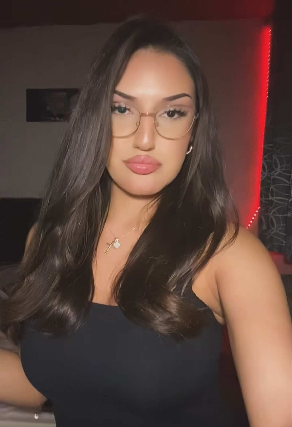@𝒦𝒾𝒶𝓃𝒶