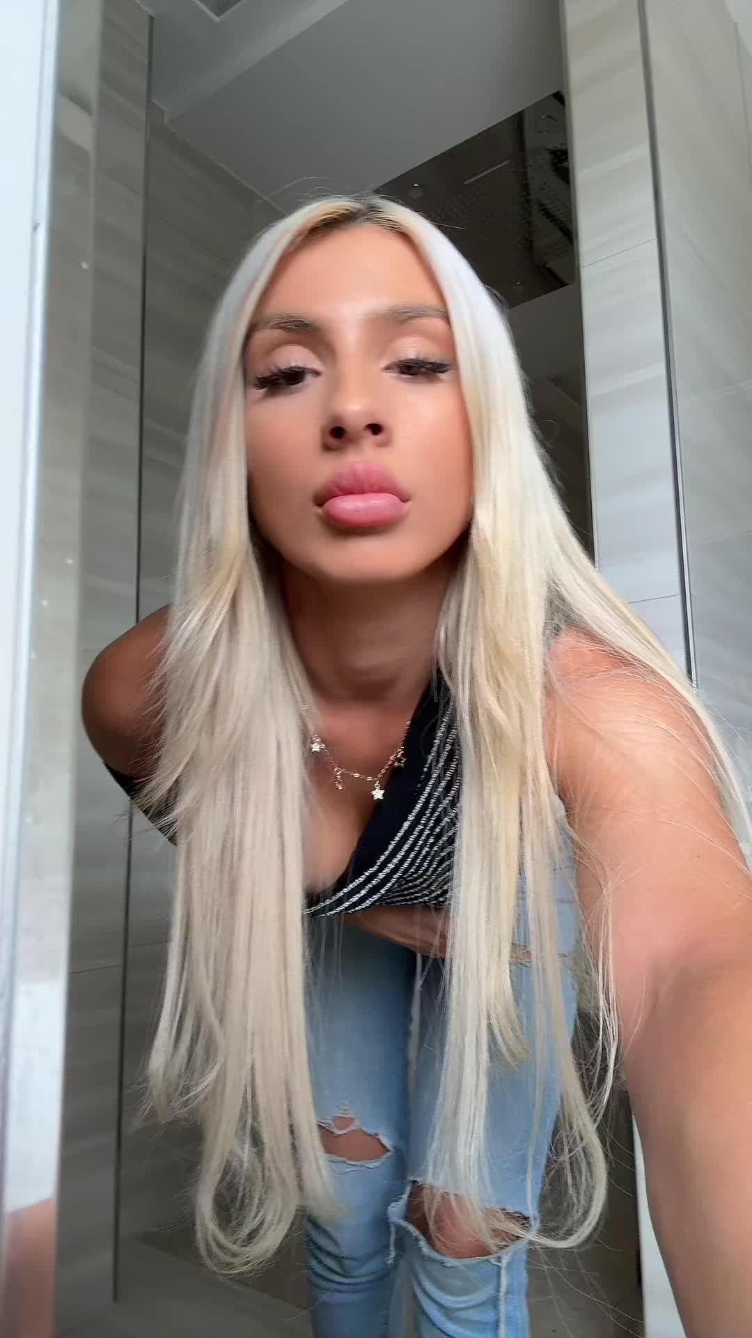 @Vazzzle