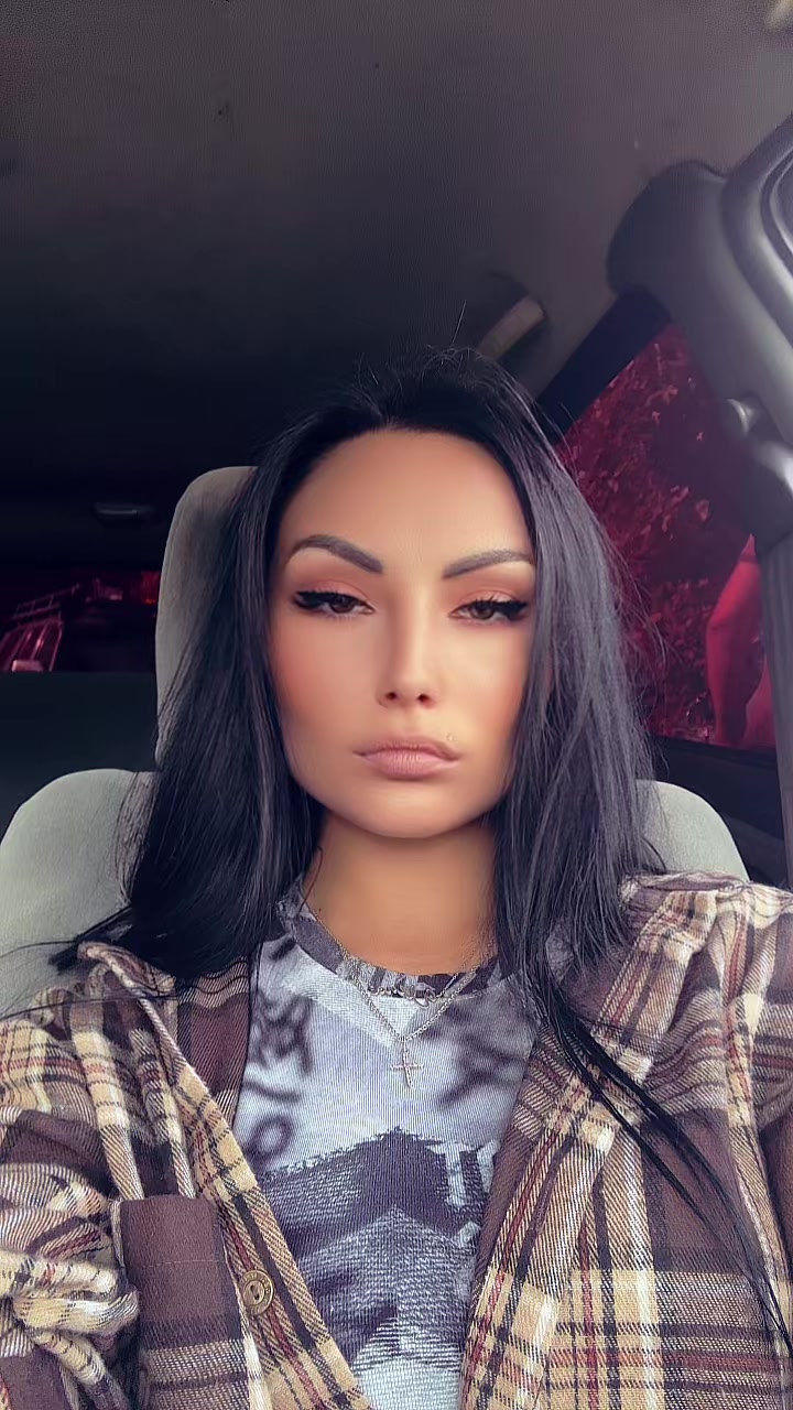 @Helen 🖤