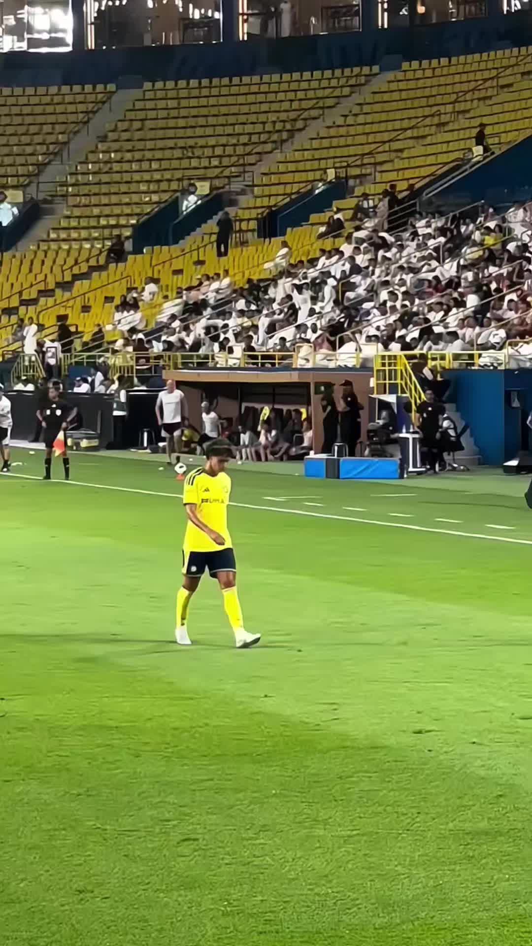 @𝑺𝒂𝒍𝒎𝒂𝒏 💛