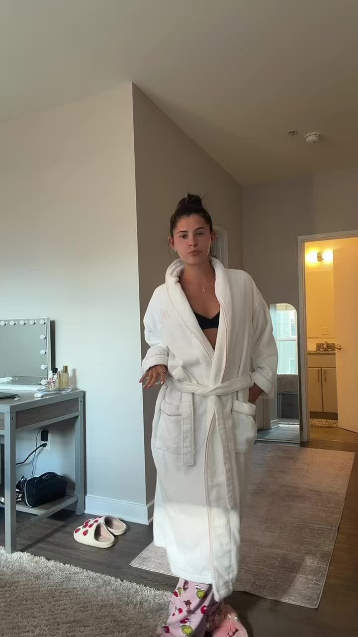 @WhatWouldBellaWear