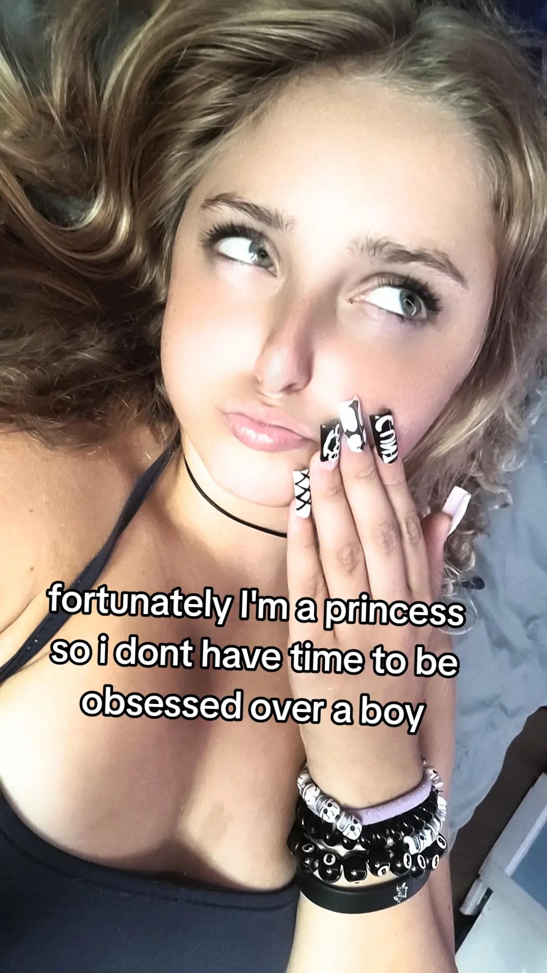 @Megan😻🖤