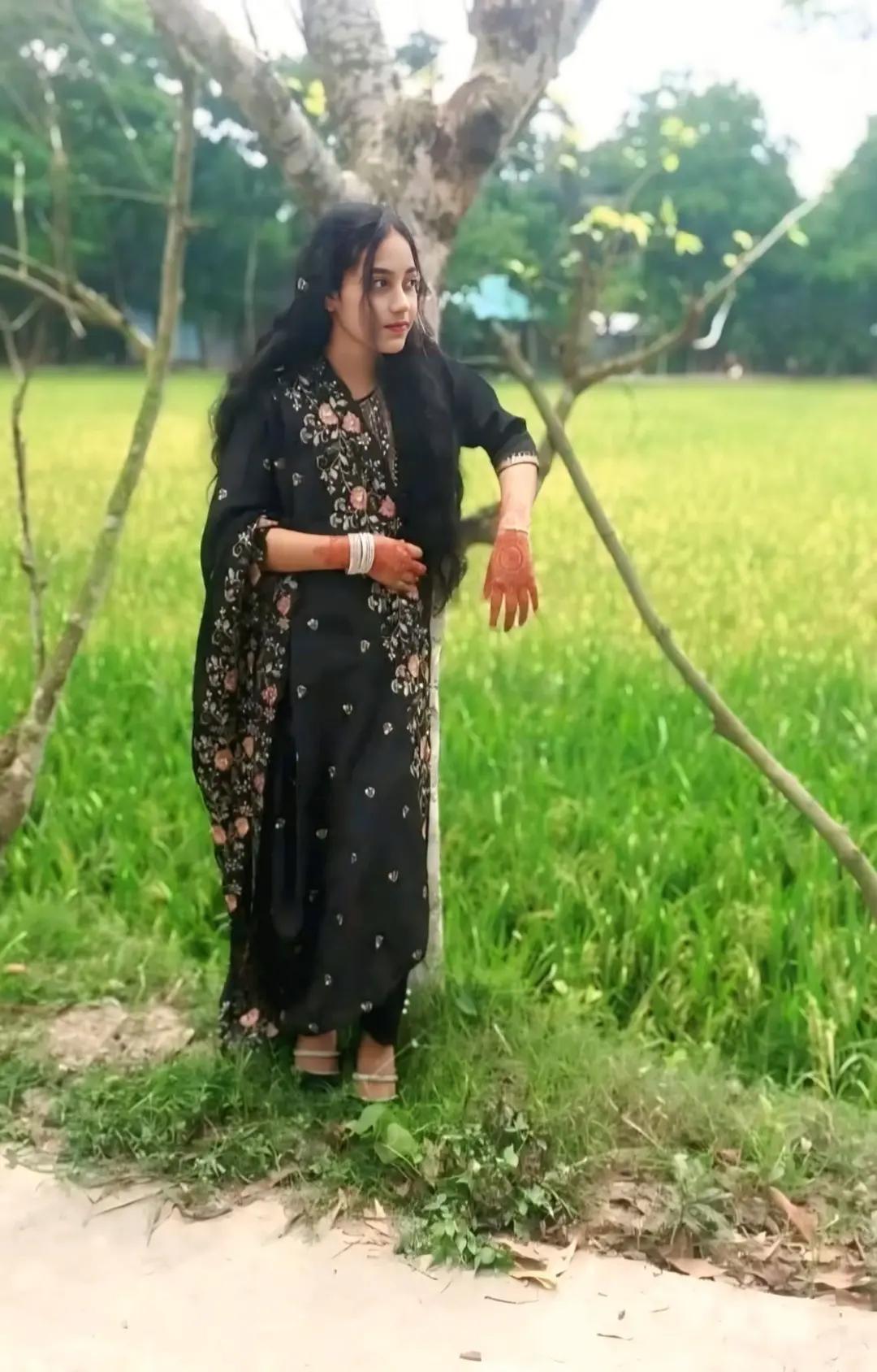 @রাইসা মনি