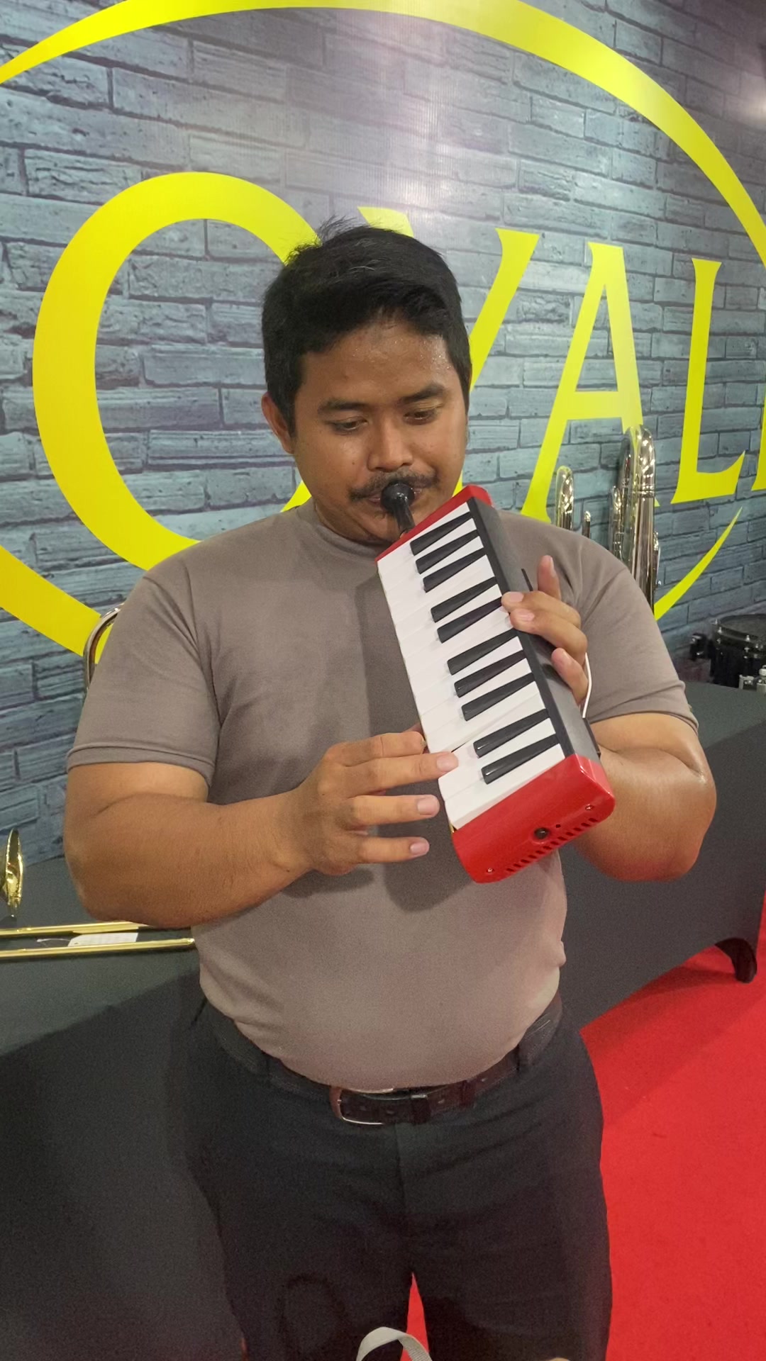 @Official Royale Instrument