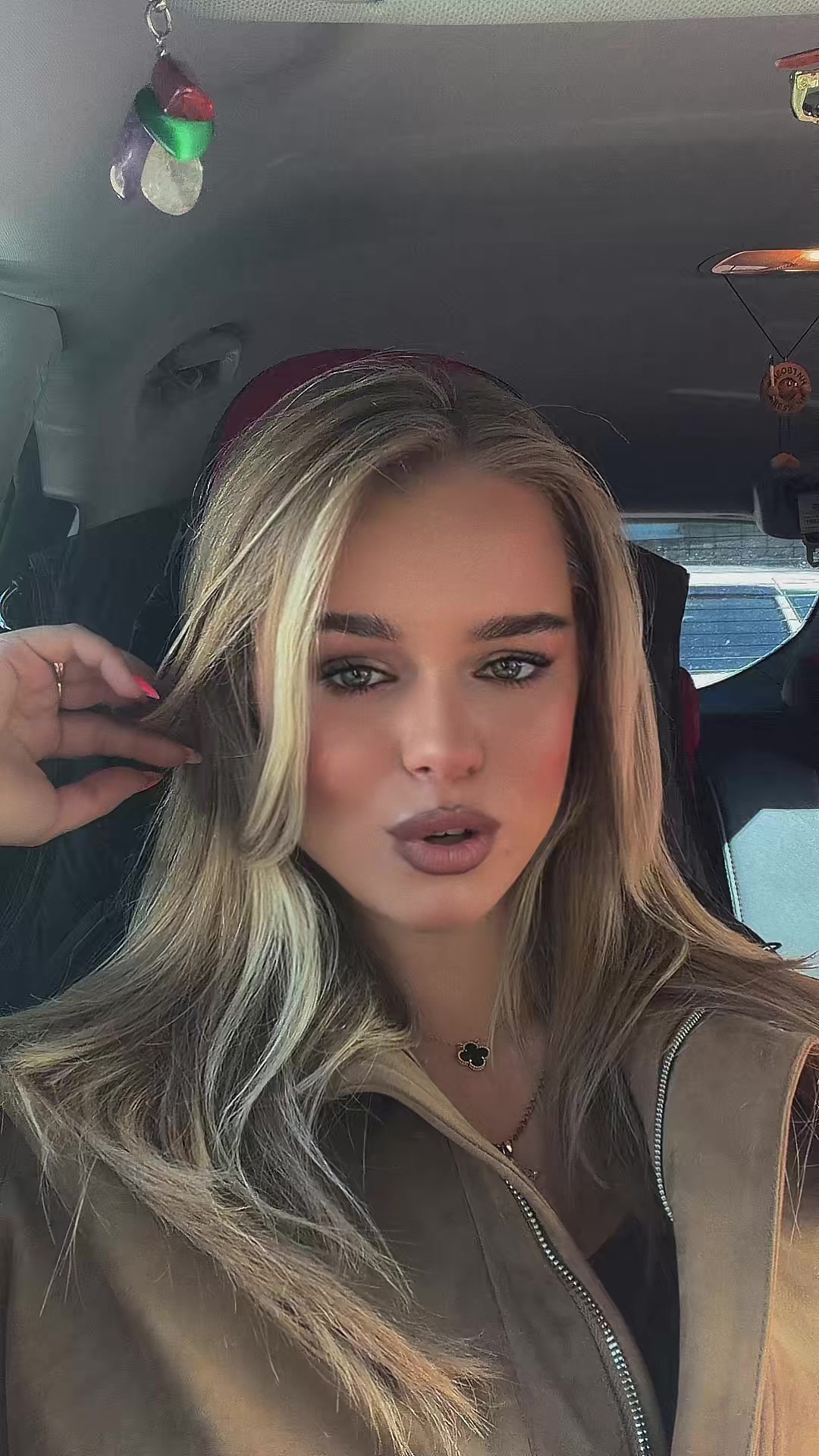 @🐣