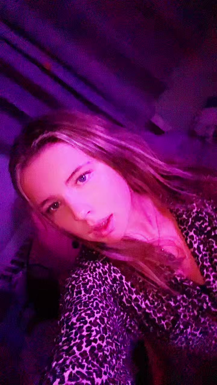 @????