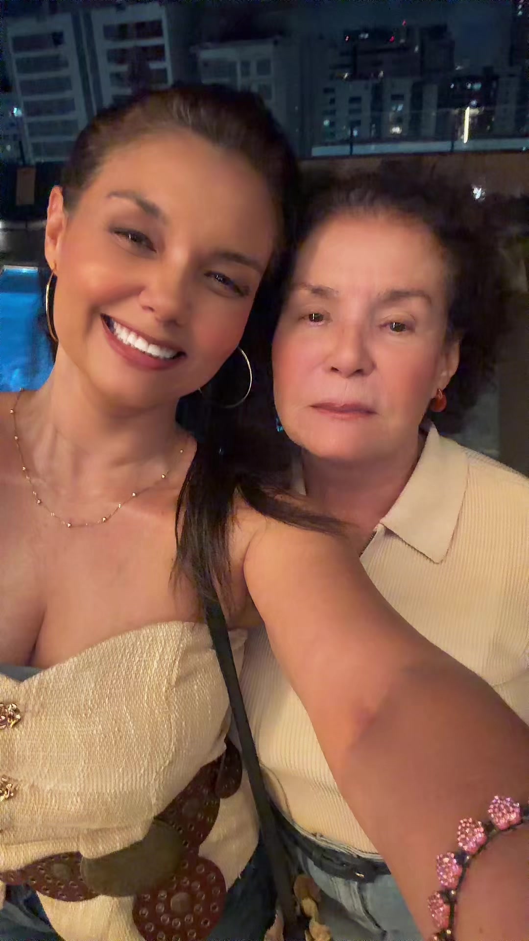 @L&iacute;via 🪬🗝️💍📚💎🪬💒🥂✨🌹🌟