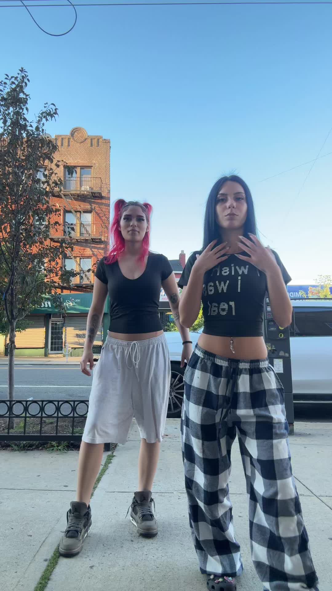 @qh0st1n