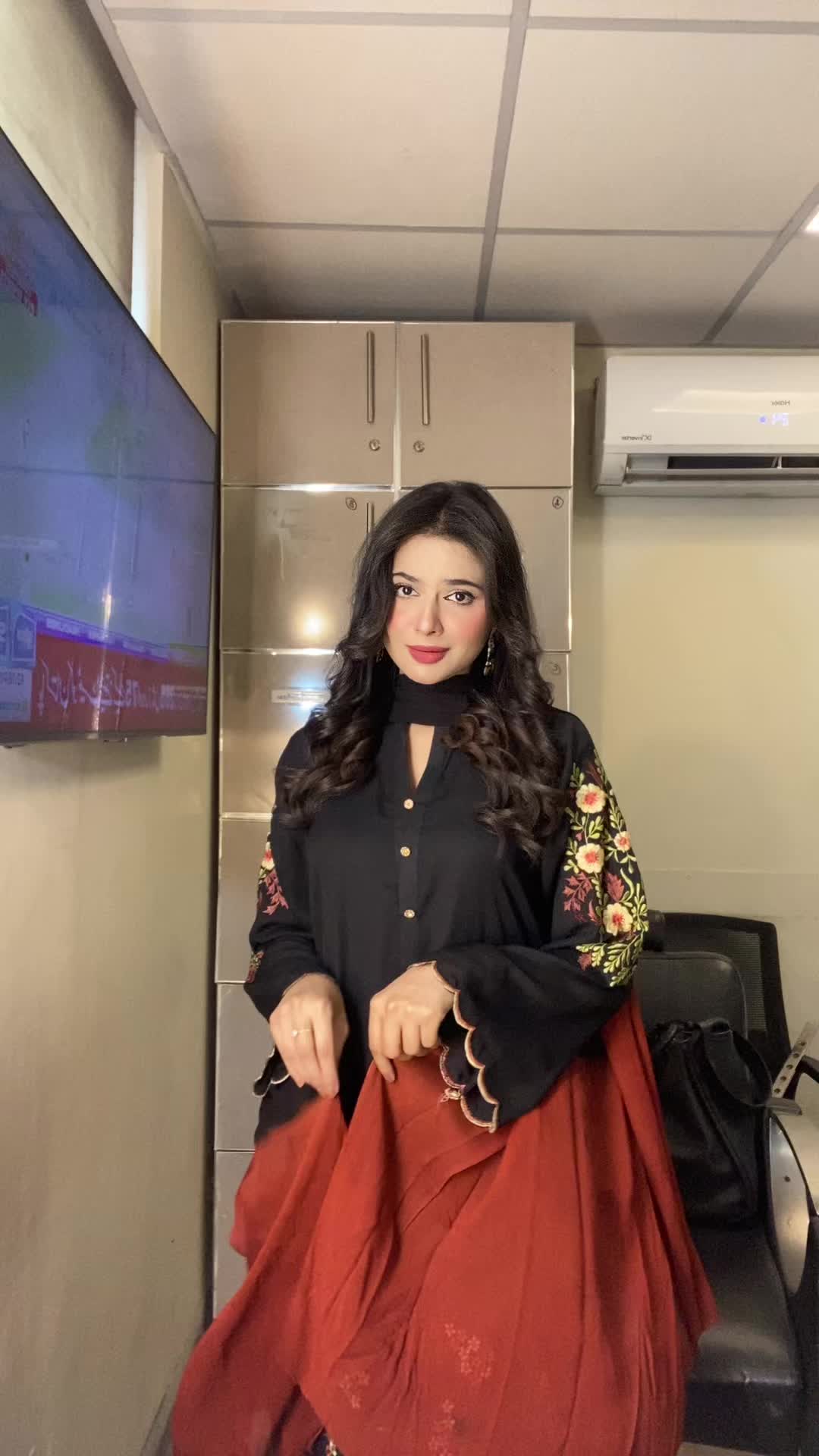 @👑【ماہم  زاہد】👑