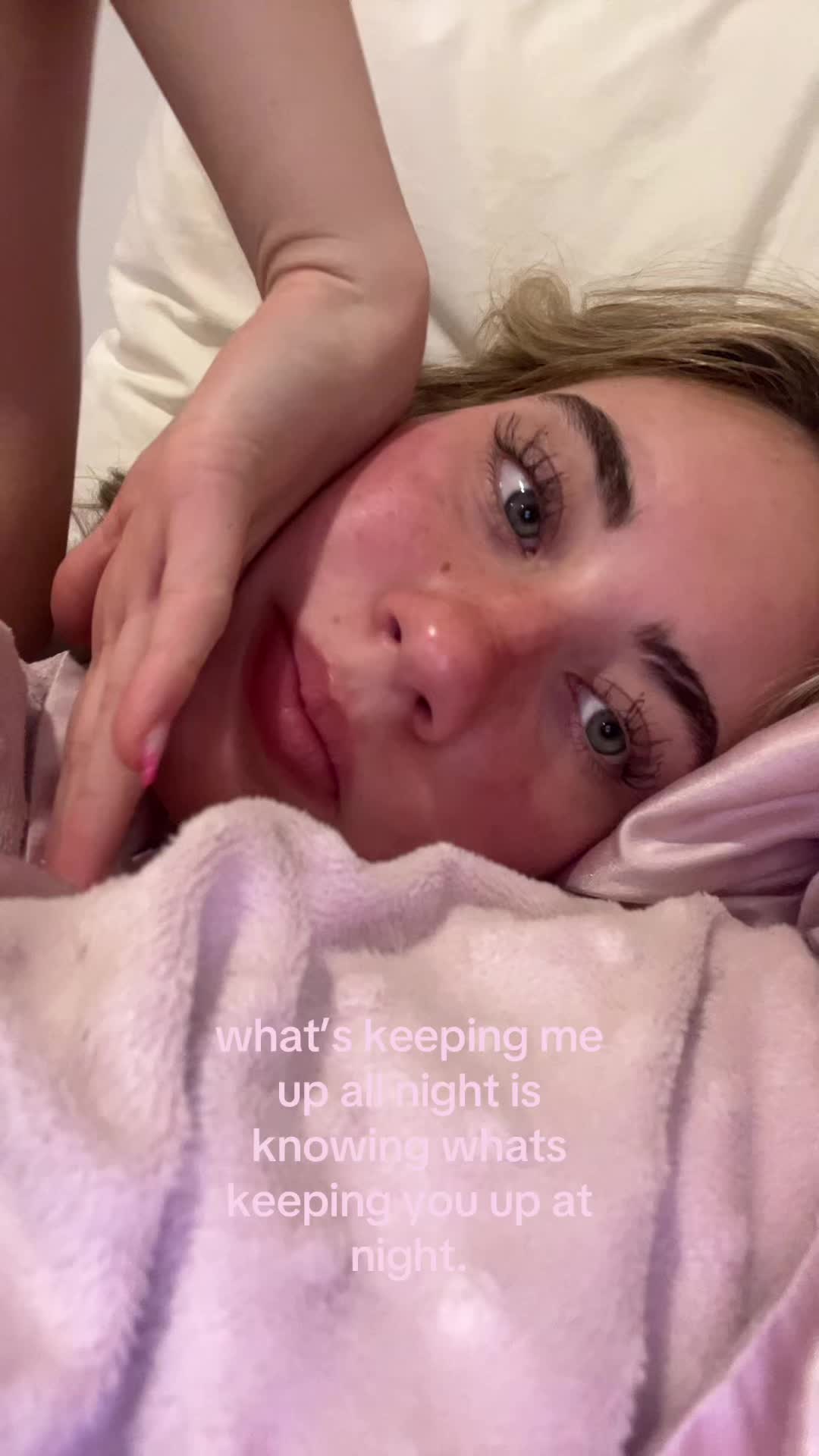 @C H L O &Euml;🦄⚡️🏄&zwj;♀️