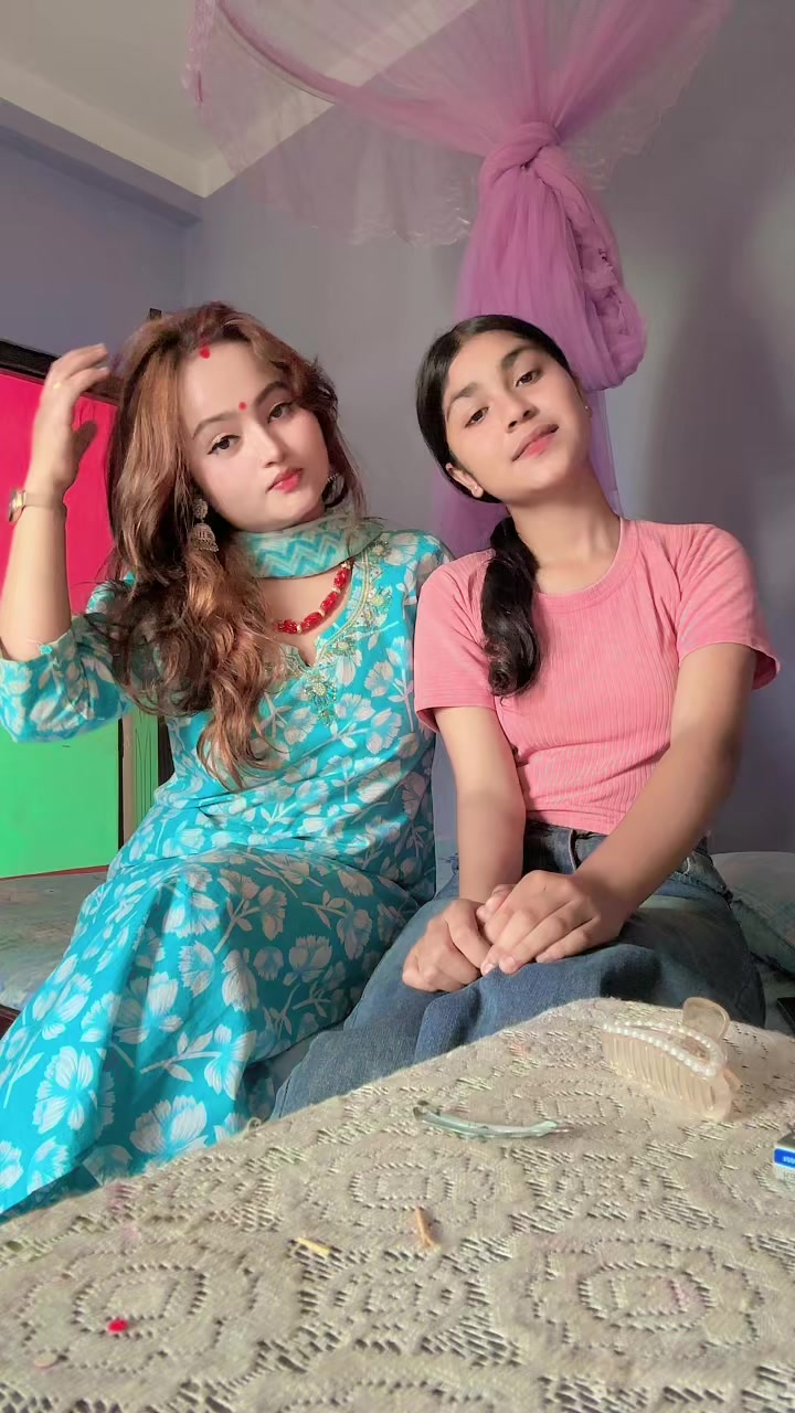 @Rejina 🦋🍫