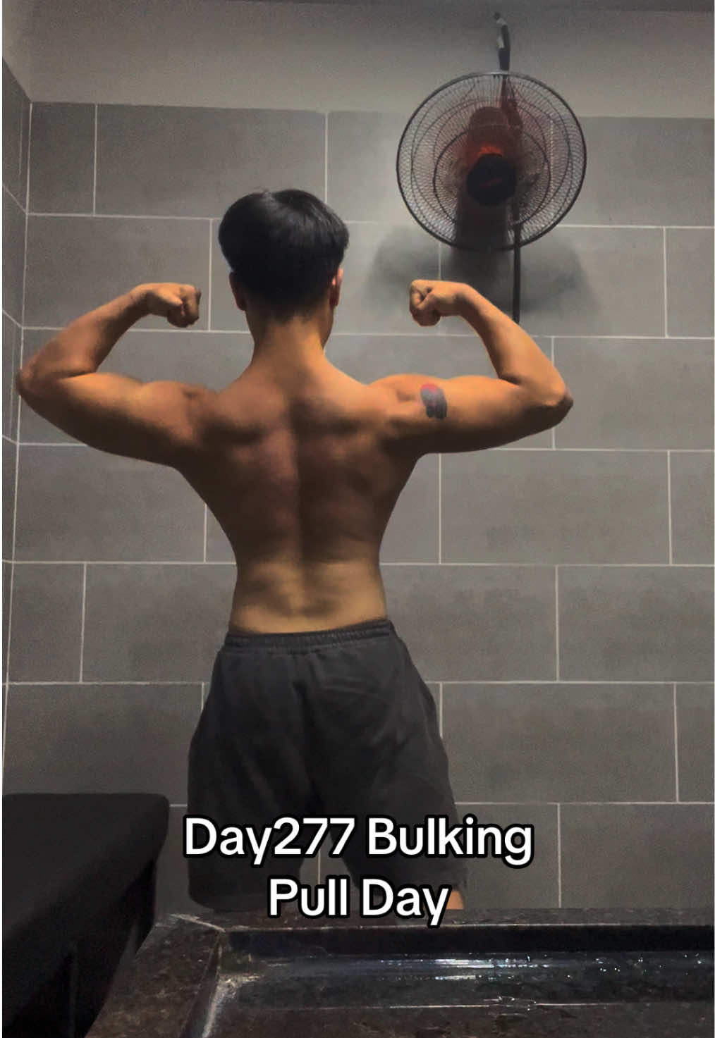 @Kent th&iacute;ch tập gym
