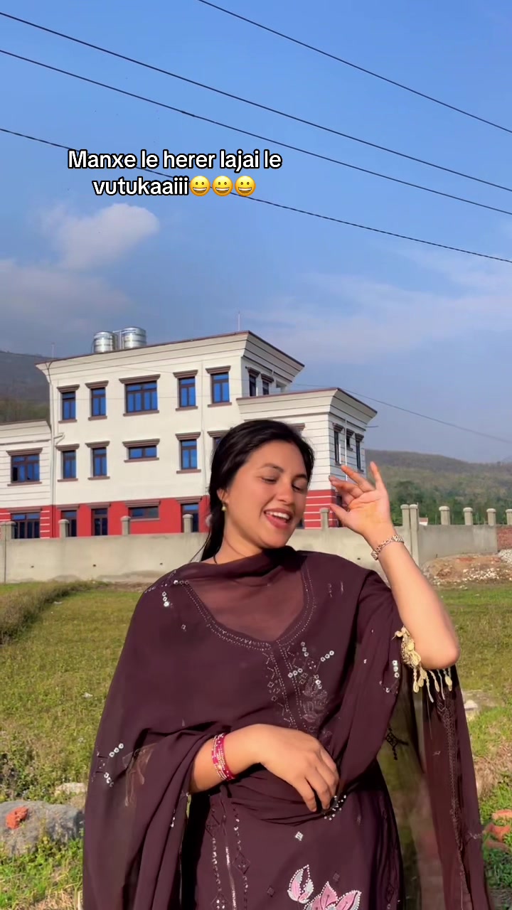 @शिवानी 😊smile  Queen 😊 👑