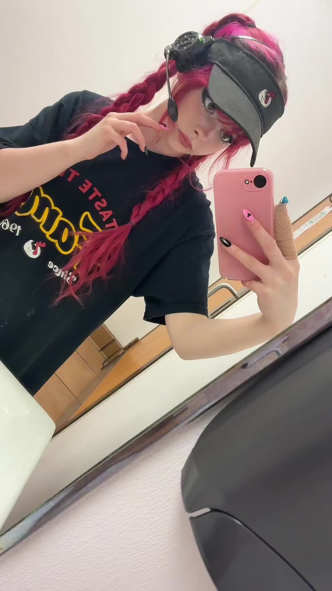 @🖤
