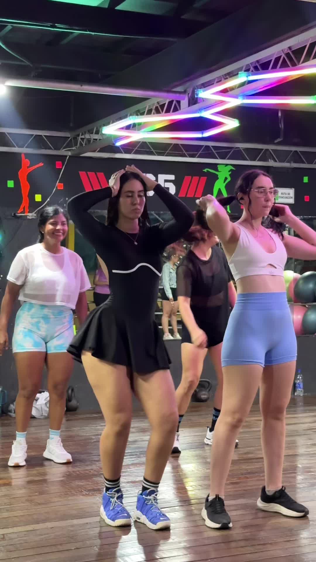 @Pao c Music Baila