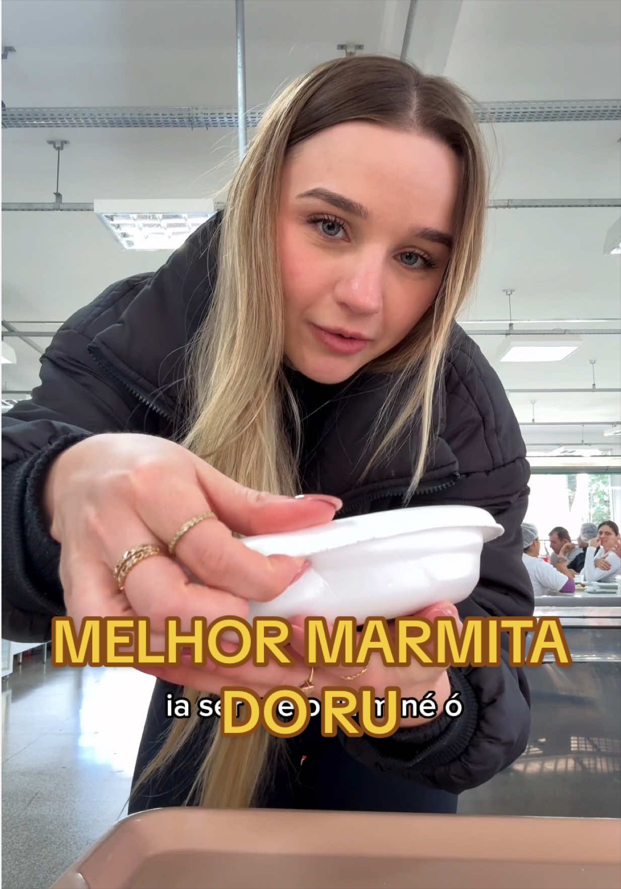 @Larissa 🍉 menina do RU