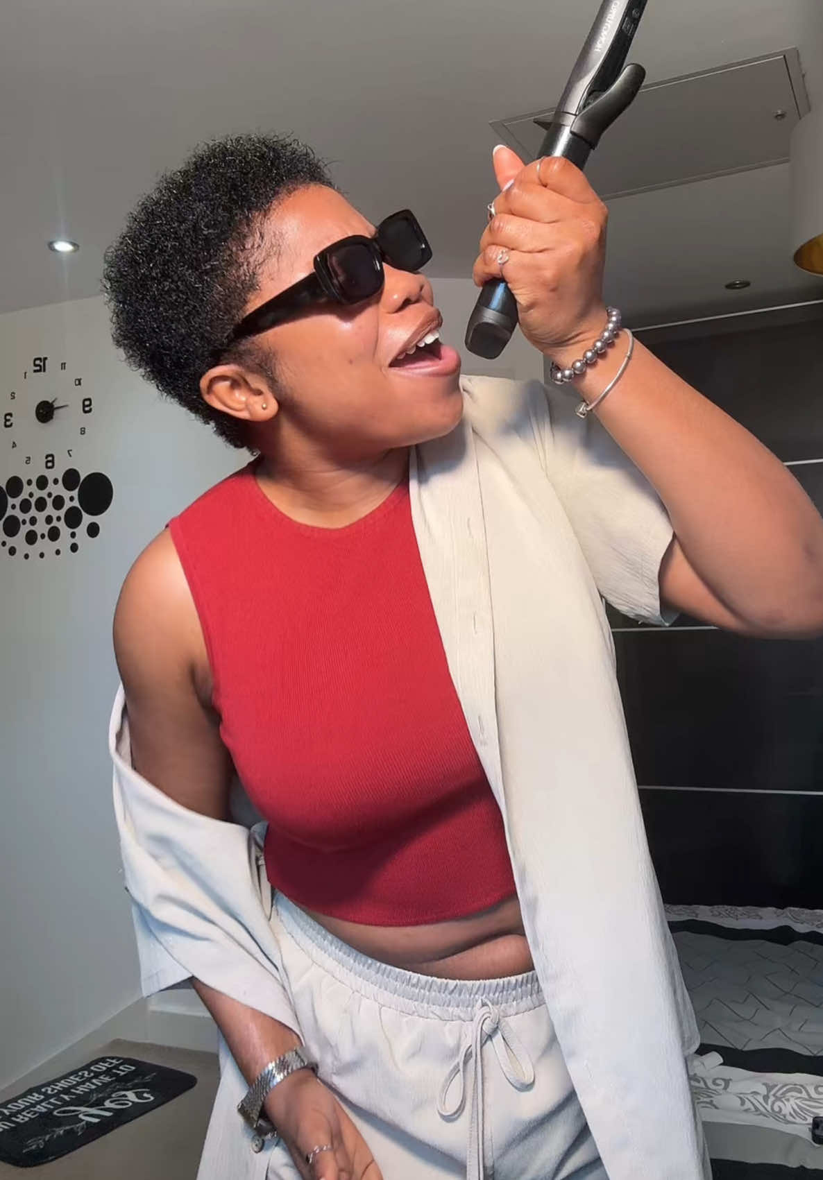 @Vibe Queen🎙️👑