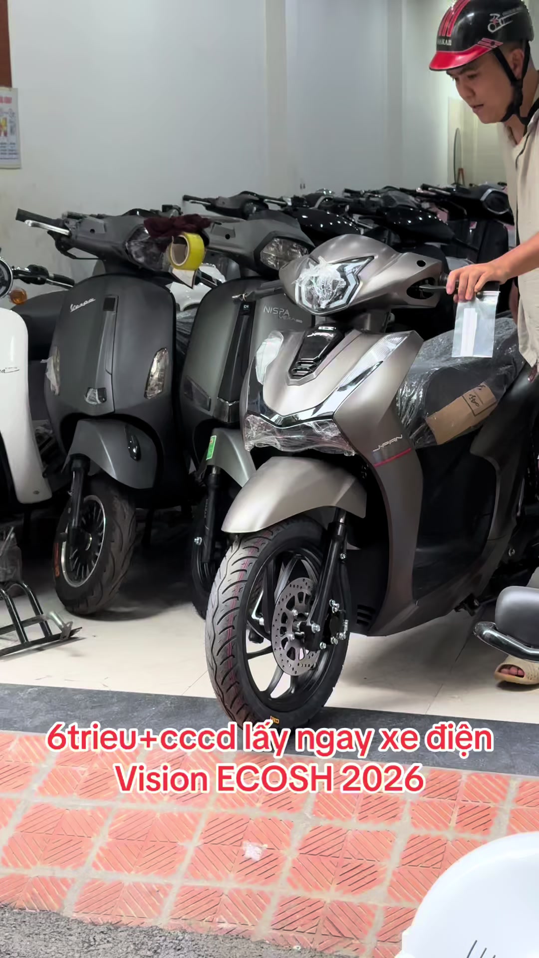 @Xe điện H&agrave; Nội