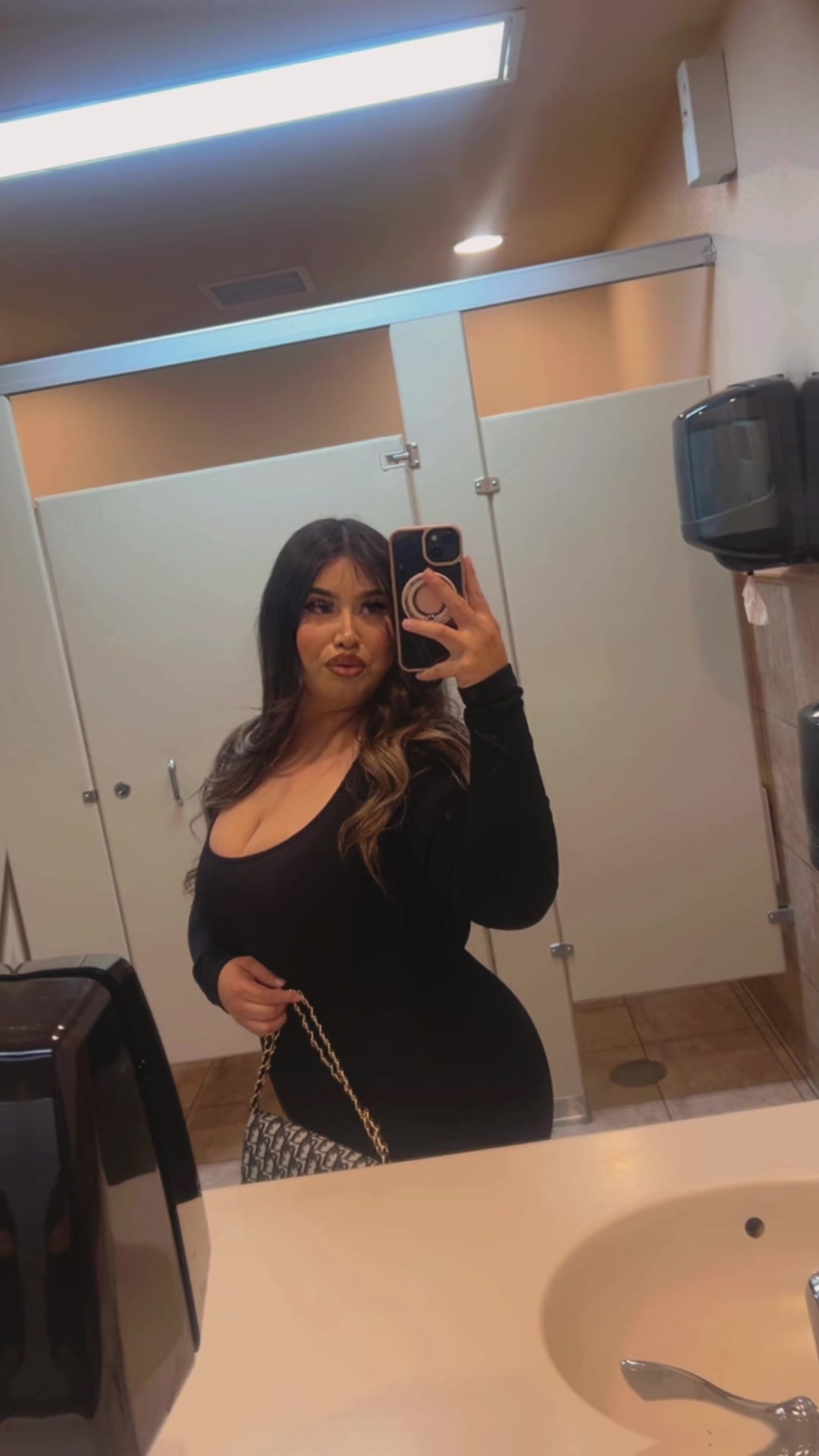 @_alondrahh_