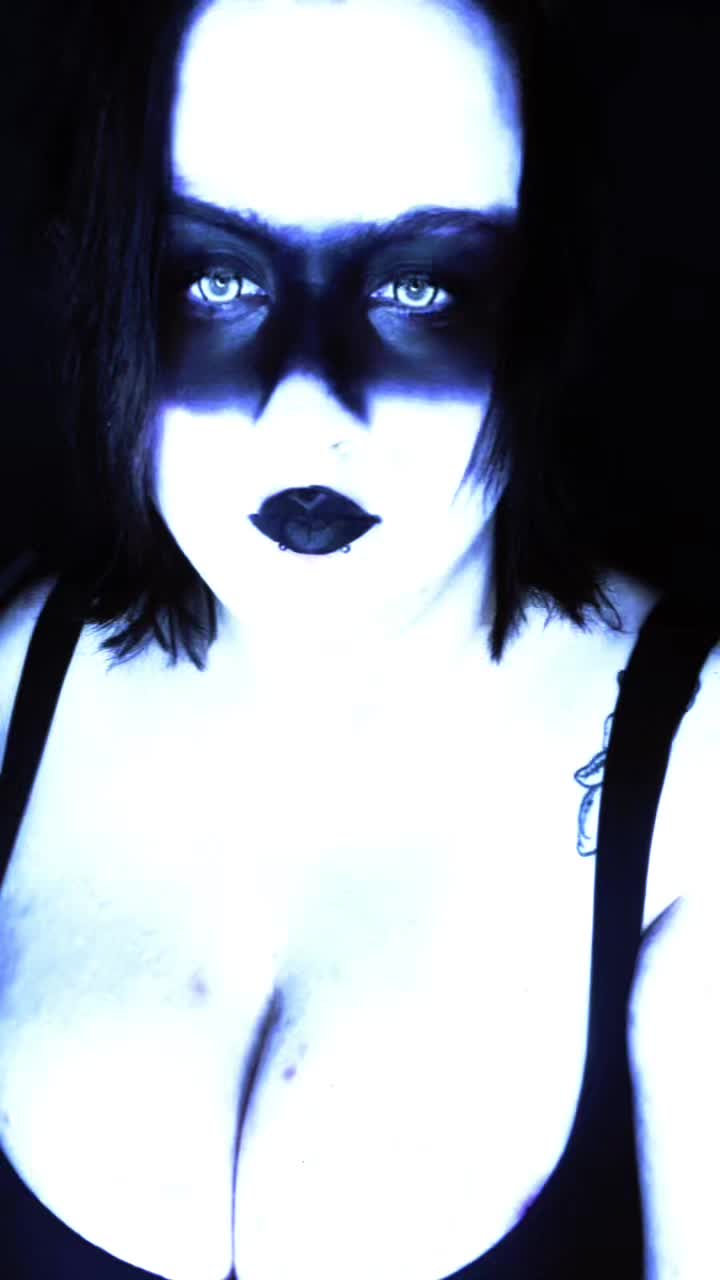 @sp00ky_treats