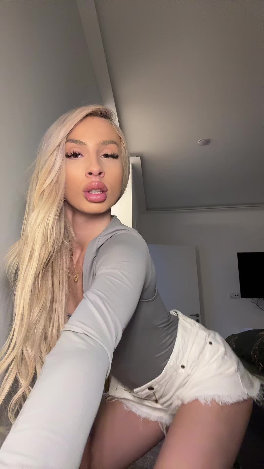@Vazzzle