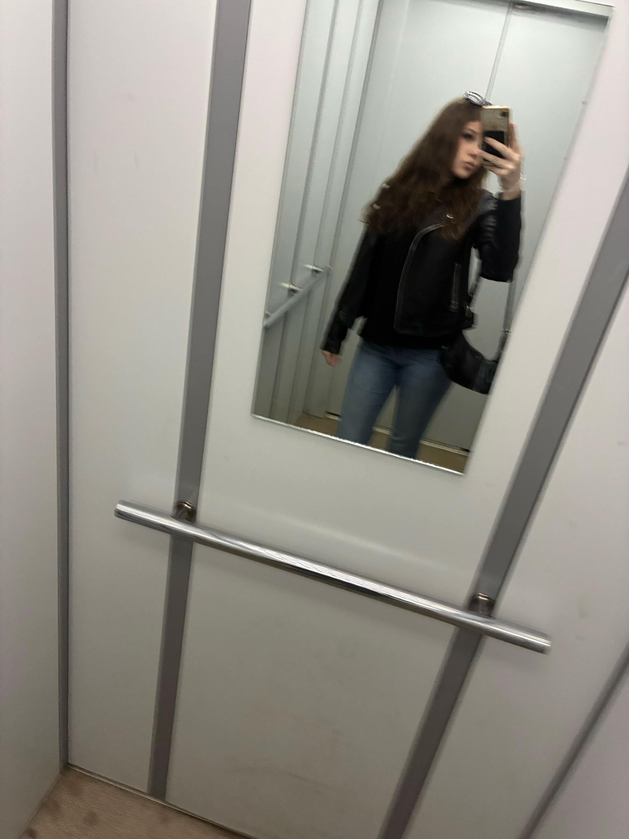 @vikkyqsqw