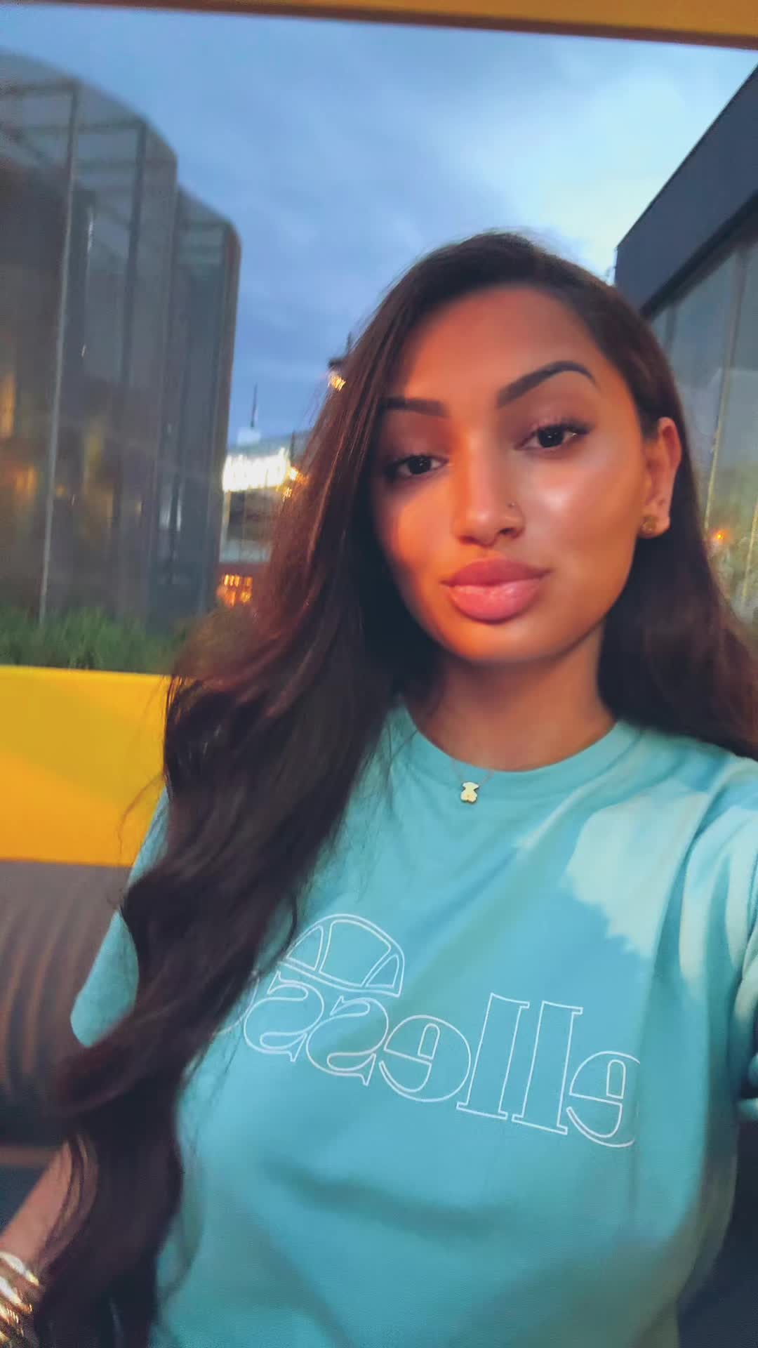 @Aroa.nv