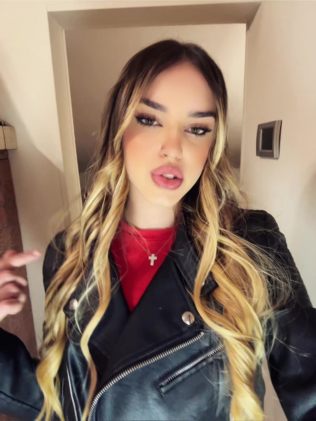 @lonatierika_