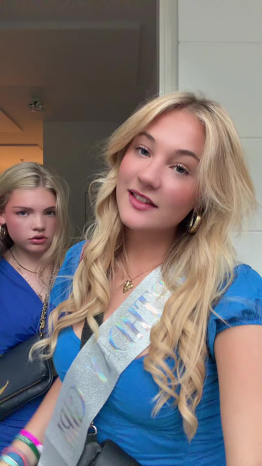 @Phoeb