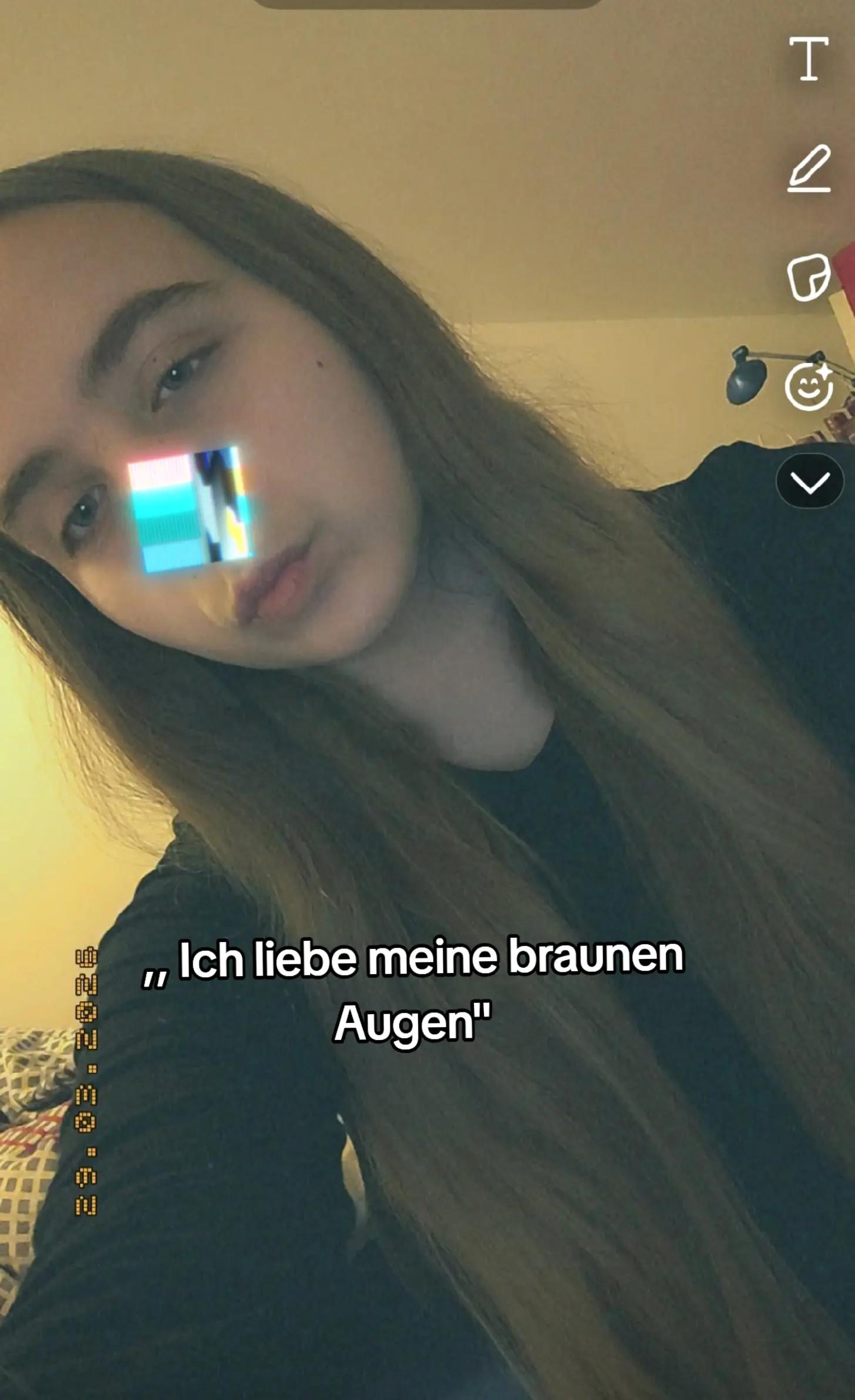 @𝐋𝐢𝐥𝐥𝐲ྀི (𝐅𝐚𝐧𝐏𝐚𝐠𝐞)